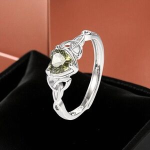Elegant 925 Sterling Silver Ring with a Peridot Color Stone - NWOT